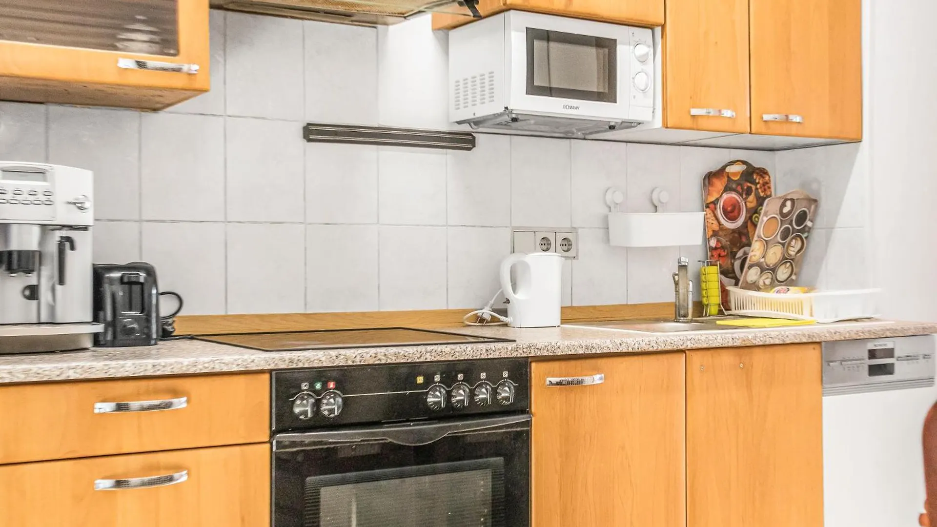 Comfy 2Br Apt Wifi & Tv Next To Millenium Tower Vienna Apartment